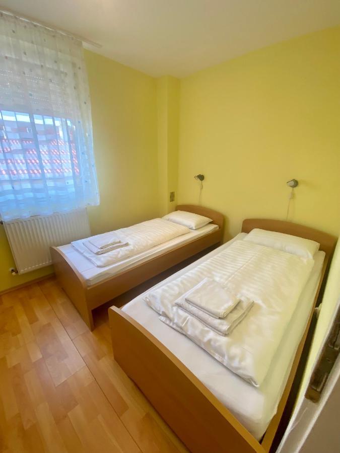 Hajnal Vendeghaz Apartment Hajduszoboszlo Bagian luar foto