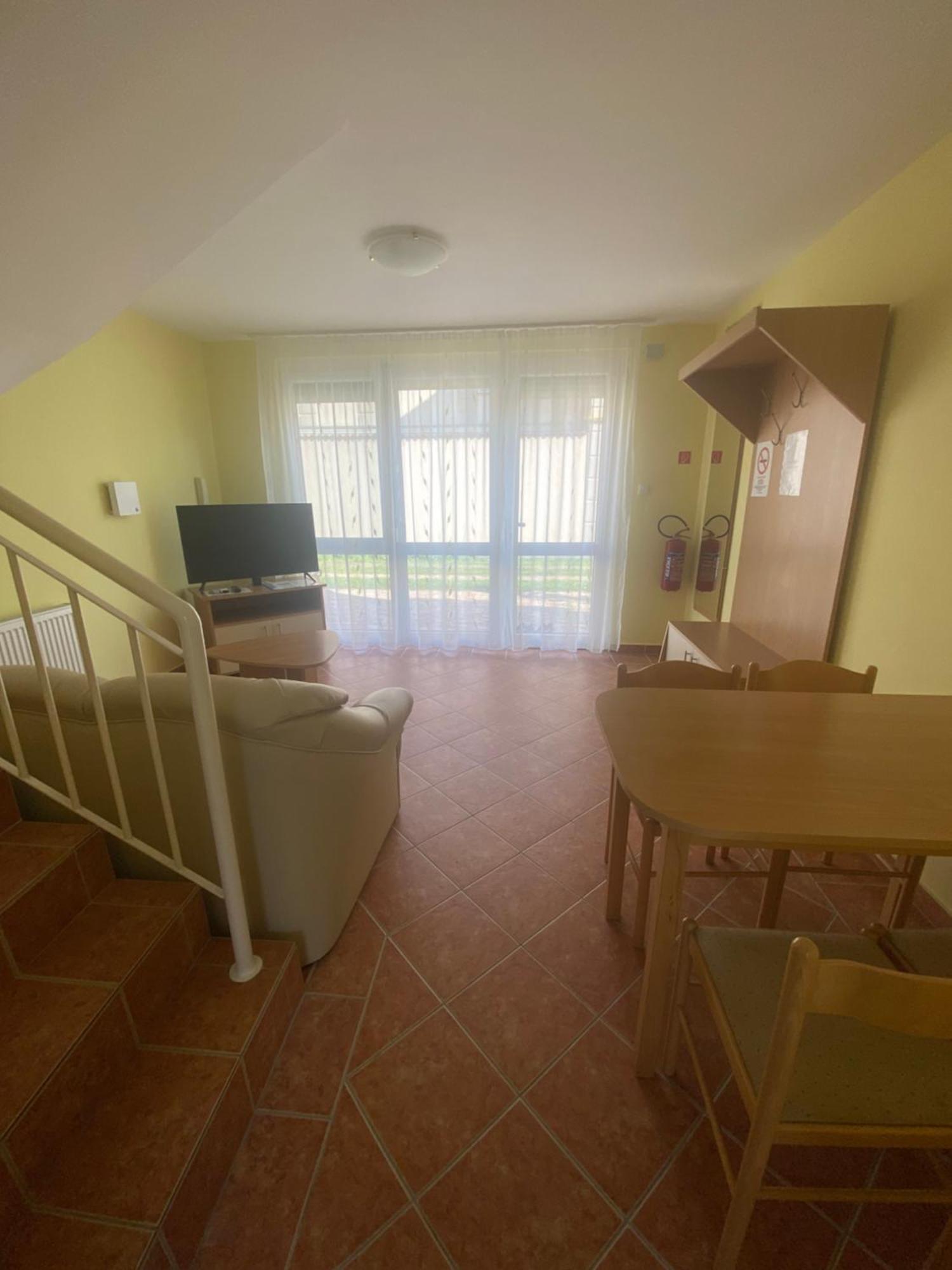 Hajnal Vendeghaz Apartment Hajduszoboszlo Bagian luar foto