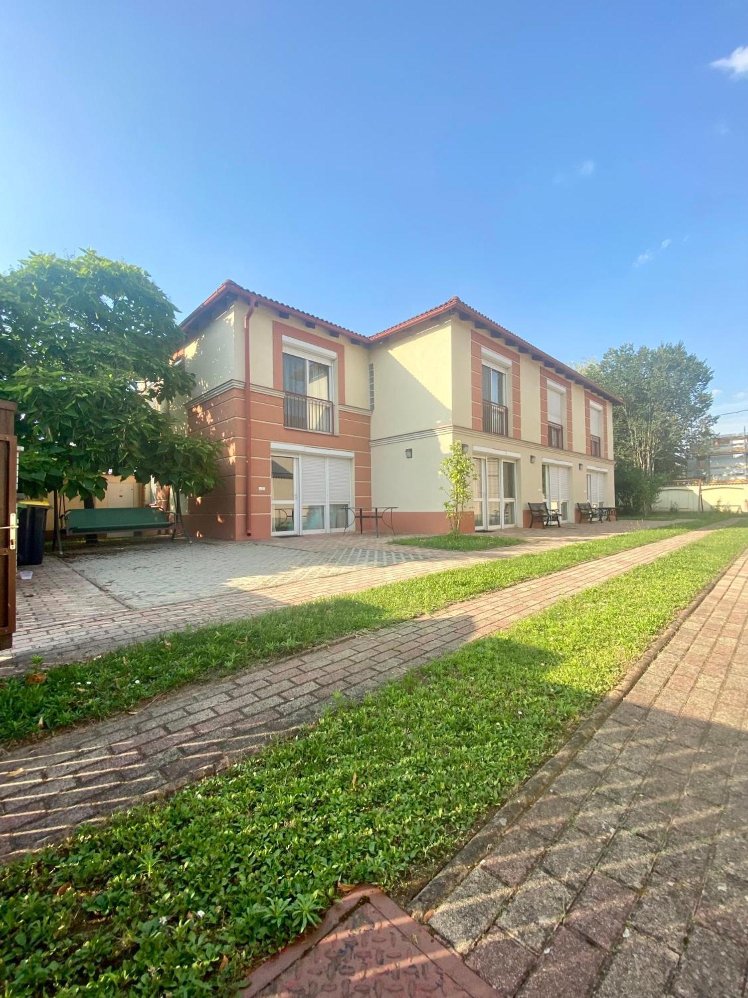 Hajnal Vendeghaz Apartment Hajduszoboszlo Bagian luar foto
