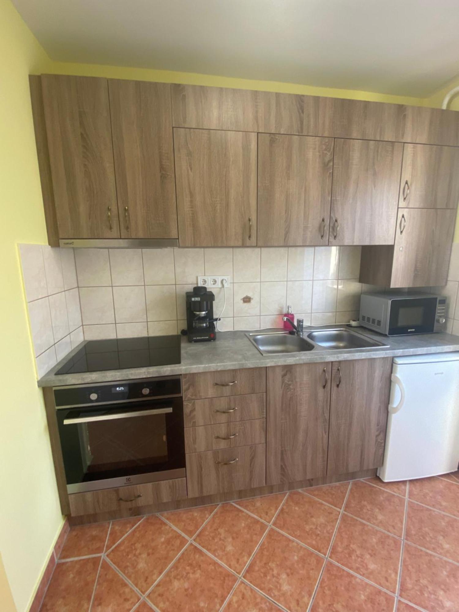 Hajnal Vendeghaz Apartment Hajduszoboszlo Bagian luar foto